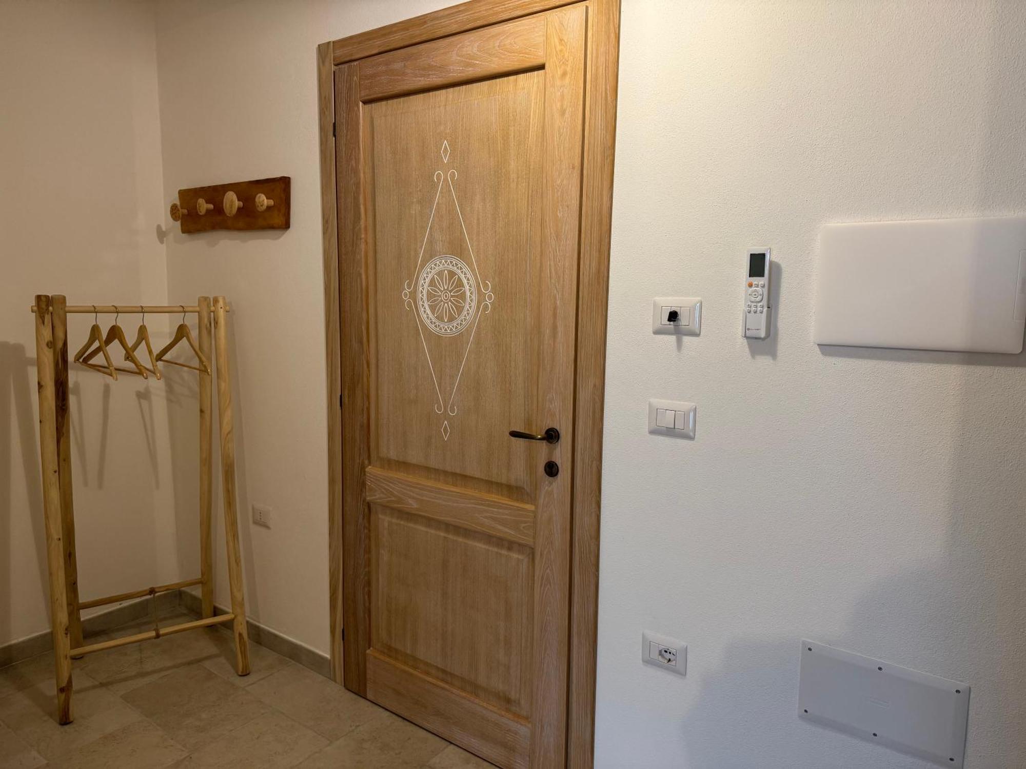 Domus La Roccia Hotell Pozzomaggiore Exteriör bild