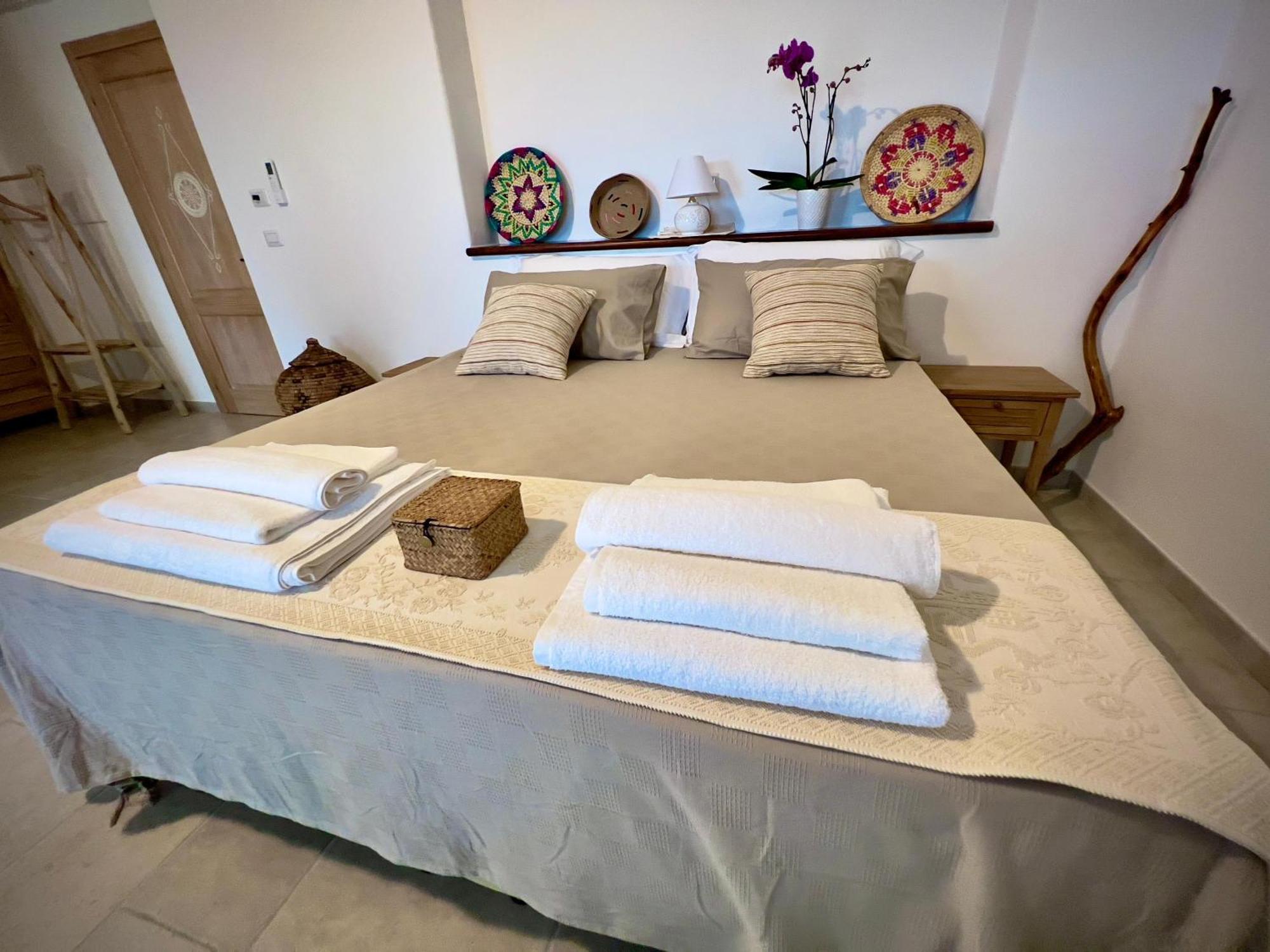Domus La Roccia Hotell Pozzomaggiore Exteriör bild